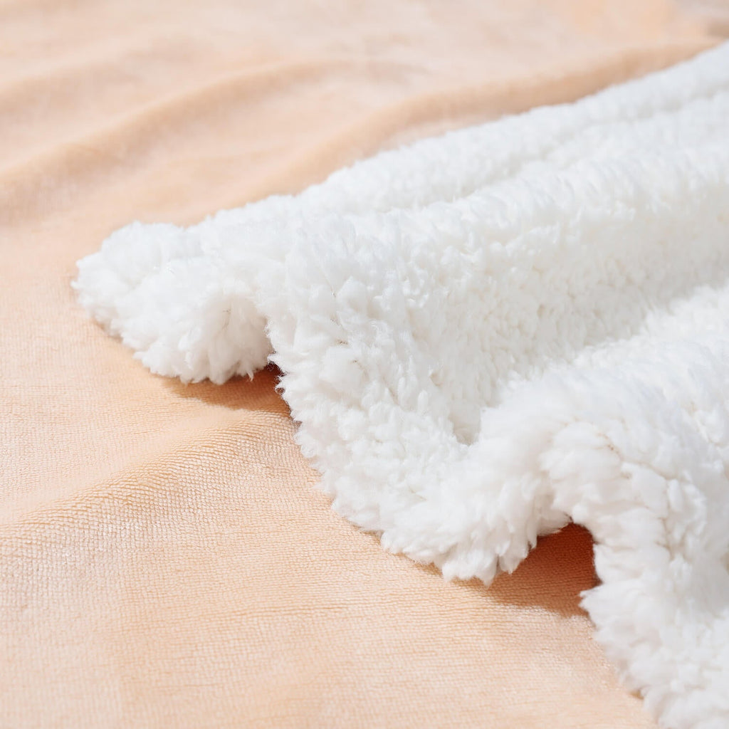 Sherpa Edge Blankets Beige - NANPIPERHOME